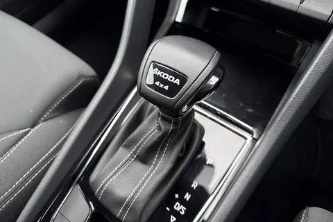 KP72OBB Škoda Karoq 2.0 TSI SportLine DSG 4WD Euro 6 (s/s) 5dr Thumbnail #24