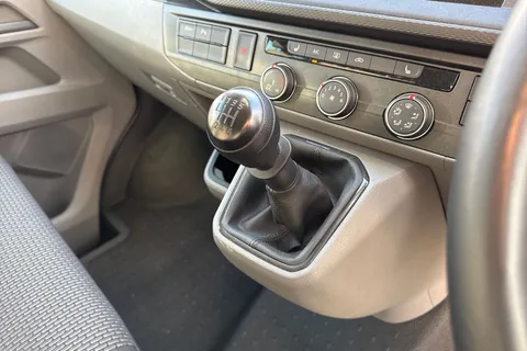 CX74LDK Volkswagen Transporter 2.0 TDI 150 Highline Kombi Van Thumbnail #23