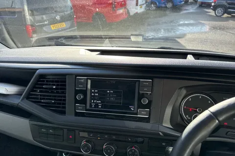 CX74LDK Volkswagen Transporter 2.0 TDI 150 Highline Kombi Van Thumbnail #36