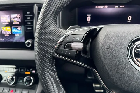 KP72OBB Škoda Karoq 2.0 TSI SportLine DSG 4WD Euro 6 (s/s) 5dr Thumbnail #42