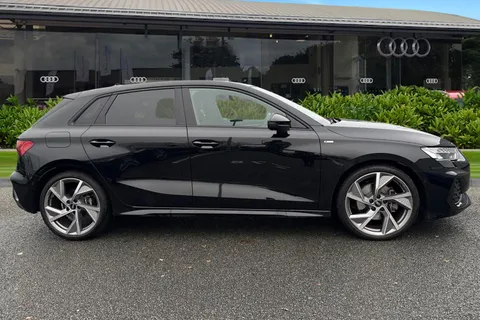 DX25USZ Audi A3 Black Edition 35 TFSI 150 PS S tronic Thumbnail #4