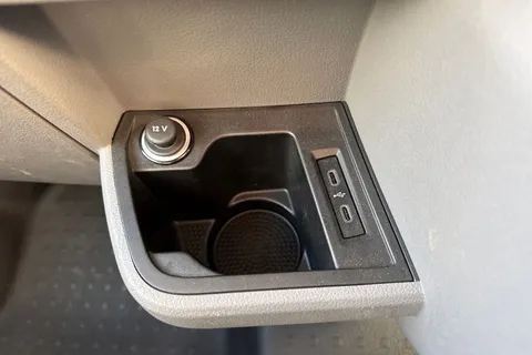 CX74LDK Volkswagen Transporter 2.0 TDI 150 Highline Kombi Van Thumbnail #41