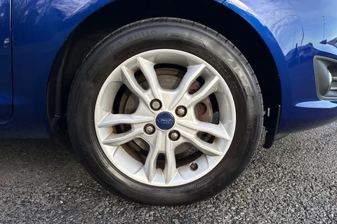 13 of 43 for Ford Fiesta 1.0T EcoBoost Zetec Euro 6 (s/s) 3dr