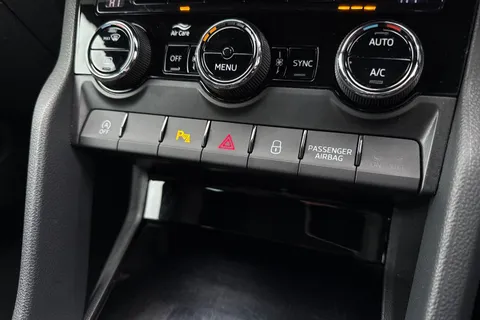 KP72OBB Škoda Karoq 2.0 TSI SportLine DSG 4WD Euro 6 (s/s) 5dr Thumbnail #58