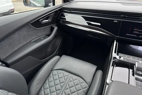 19 of 66 for Audi SQ7 SUV Black Edition TFSI 507 PS tiptronic