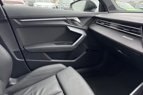 DX25USZ Audi A3 Black Edition 35 TFSI 150 PS S tronic Thumbnail #21