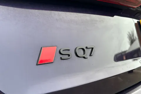 26 of 66 for Audi SQ7 SUV Black Edition TFSI 507 PS tiptronic