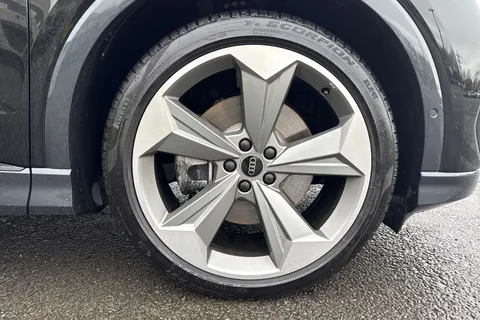 ML25WLD Audi Q4 e-tron Q4 Black Edition 45 e-tron 210,00 kW Thumbnail #11