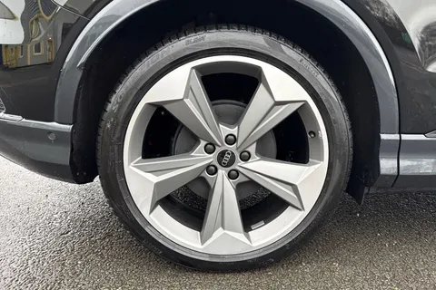 ML25WLD Audi Q4 e-tron Q4 Black Edition 45 e-tron 210,00 kW Thumbnail #12