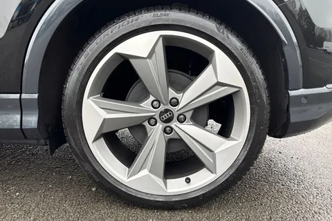 ML25WLD Audi Q4 e-tron Q4 Black Edition 45 e-tron 210,00 kW Thumbnail #13