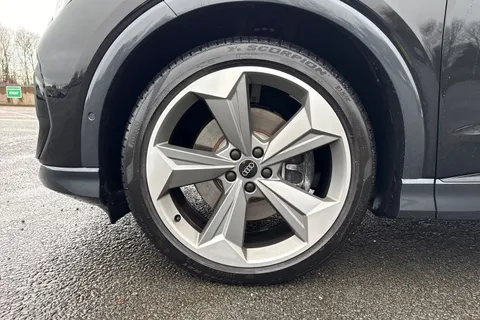 ML25WLD Audi Q4 e-tron Q4 Black Edition 45 e-tron 210,00 kW Thumbnail #14