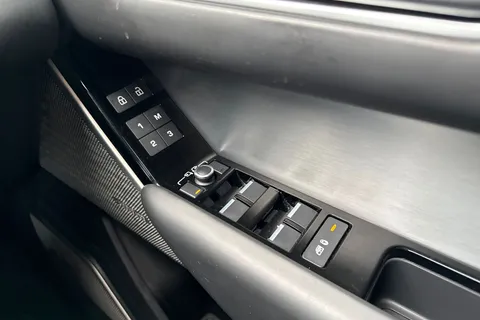 KP21FWF Land Rover Range Rover Velar 2.0 P250 R-Dynamic HSE Auto 4WD Euro 6 (s/s) 5dr Thumbnail #22