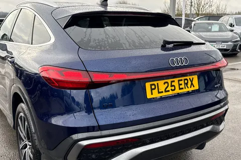 PL25ERX Audi Q5 2.0 TDI Launch Edition Sportback S Tronic quattro Euro 6 (s/s) 5dr Thumbnail #9