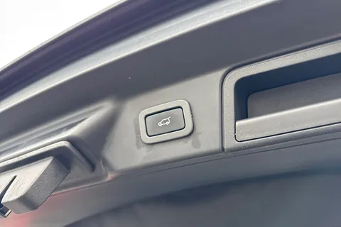 KP21FWF Land Rover Range Rover Velar 2.0 P250 R-Dynamic HSE Auto 4WD Euro 6 (s/s) 5dr Thumbnail #29