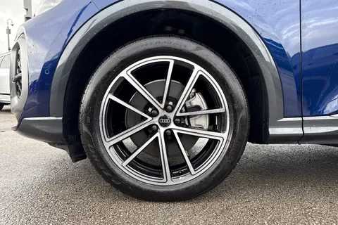 PL25ERX Audi Q5 2.0 TDI Launch Edition Sportback S Tronic quattro Euro 6 (s/s) 5dr Thumbnail #14