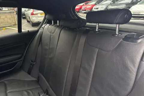 DV19JWJ BMW 1 Series 2.0 120i GPF M Sport Shadow Edition Auto Euro 6 (s/s) 5dr Thumbnail #15