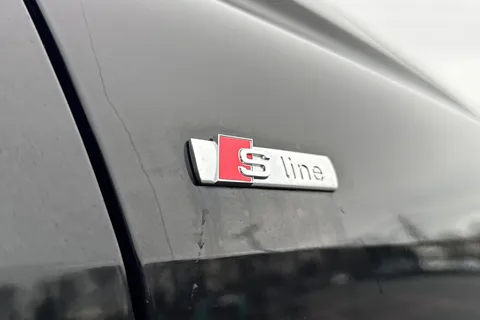 ML25WLD Audi Q4 e-tron Q4 Black Edition 45 e-tron 210,00 kW Thumbnail #32