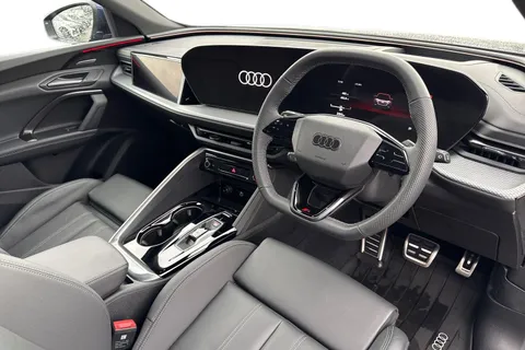 PL25ERX Audi Q5 2.0 TDI Launch Edition Sportback S Tronic quattro Euro 6 (s/s) 5dr Thumbnail #15