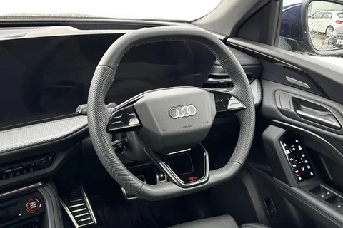 PL25ERX Audi Q5 2.0 TDI Launch Edition Sportback S Tronic quattro Euro 6 (s/s) 5dr Thumbnail #19