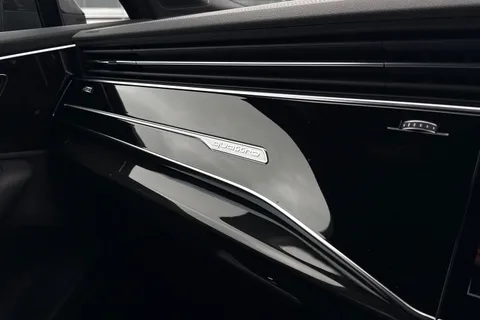 56 of 66 for Audi SQ7 SUV Black Edition TFSI 507 PS tiptronic