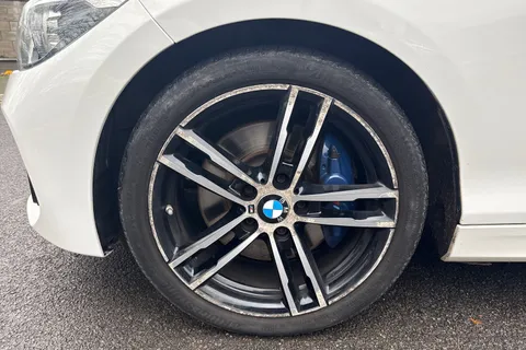 DV19JWJ BMW 1 Series 2.0 120i GPF M Sport Shadow Edition Auto Euro 6 (s/s) 5dr Thumbnail #24