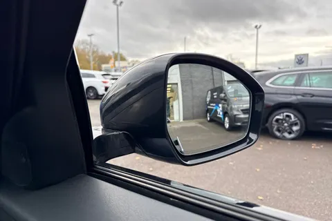 KP21FWF Land Rover Range Rover Velar 2.0 P250 R-Dynamic HSE Auto 4WD Euro 6 (s/s) 5dr Thumbnail #42