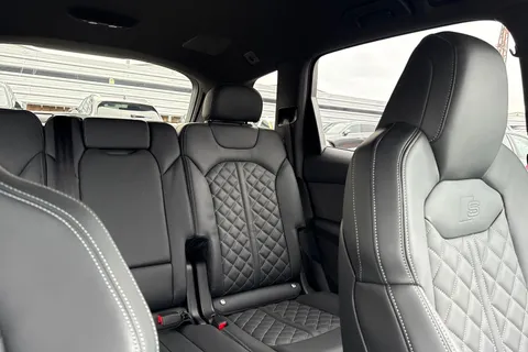 60 of 66 for Audi SQ7 SUV Black Edition TFSI 507 PS tiptronic