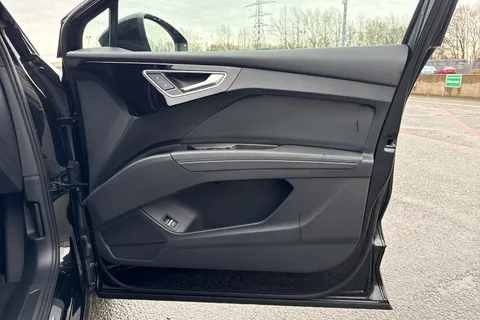 ML25WLD Audi Q4 e-tron Q4 Black Edition 45 e-tron 210,00 kW Thumbnail #48