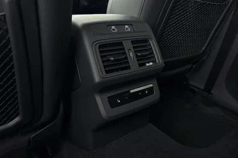 PL25ERX Audi Q5 2.0 TDI Launch Edition Sportback S Tronic quattro Euro 6 (s/s) 5dr Thumbnail #31