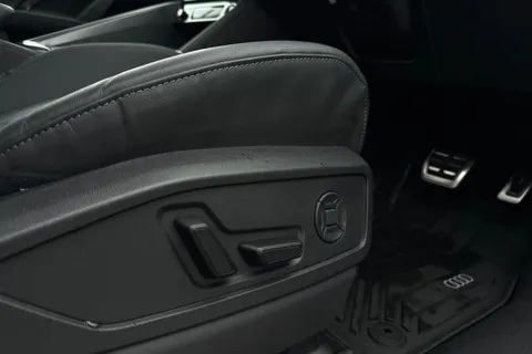 PL25ERX Audi Q5 2.0 TDI Launch Edition Sportback S Tronic quattro Euro 6 (s/s) 5dr Thumbnail #32