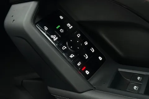 PL25ERX Audi Q5 2.0 TDI Launch Edition Sportback S Tronic quattro Euro 6 (s/s) 5dr Thumbnail #39