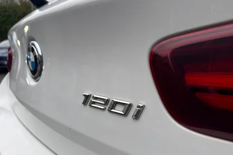 DV19JWJ BMW 1 Series 2.0 120i GPF M Sport Shadow Edition Auto Euro 6 (s/s) 5dr Thumbnail #41