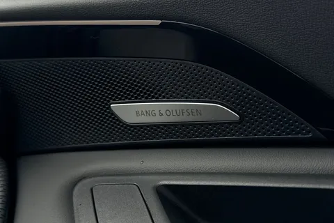 PL25ERX Audi Q5 2.0 TDI Launch Edition Sportback S Tronic quattro Euro 6 (s/s) 5dr Thumbnail #45