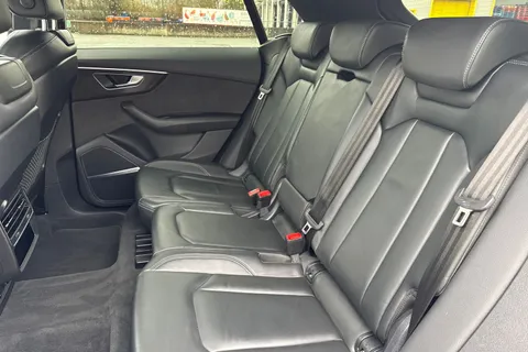 14 of 66 for Audi Q8 Black Edition 50 TDI quattro 286 PS tiptronic