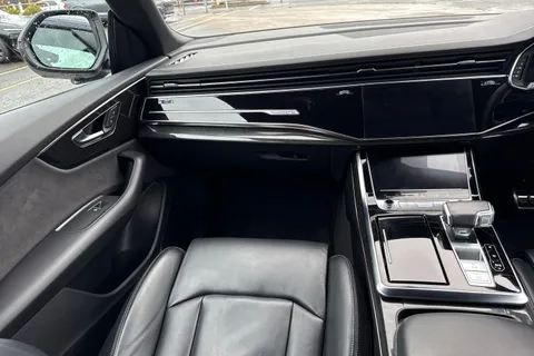 15 of 66 for Audi Q8 Black Edition 50 TDI quattro 286 PS tiptronic