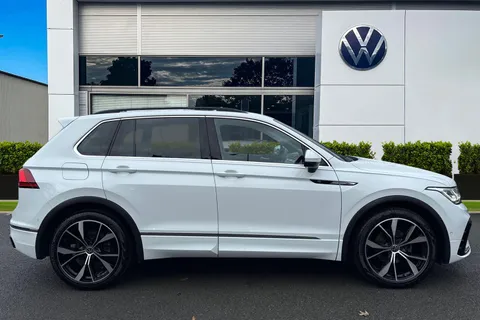 BF21SXD Volkswagen Tiguan 2.0 TDI R-Line 5dr DSG |  Navigation system | Heated Seats Thumbnail #4