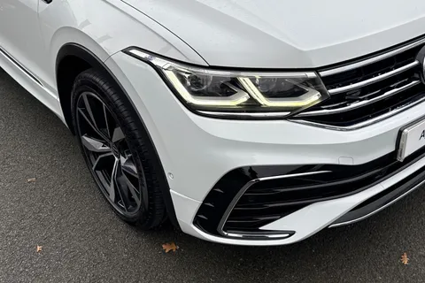 BF21SXD Volkswagen Tiguan 2.0 TDI R-Line 5dr DSG |  Navigation system | Heated Seats Thumbnail #9