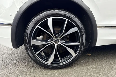 BF21SXD Volkswagen Tiguan 2.0 TDI R-Line 5dr DSG |  Navigation system | Heated Seats Thumbnail #11