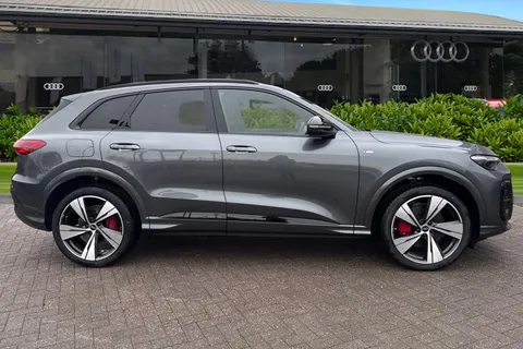  Audi Q5 2.0 TDI Edition 1 S Tronic quattro Euro 6 (s/s) 5dr Thumbnail #4