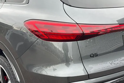  Audi Q5 2.0 TDI Edition 1 S Tronic quattro Euro 6 (s/s) 5dr Thumbnail #8
