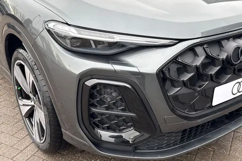  Audi Q5 2.0 TDI Edition 1 S Tronic quattro Euro 6 (s/s) 5dr Thumbnail #9