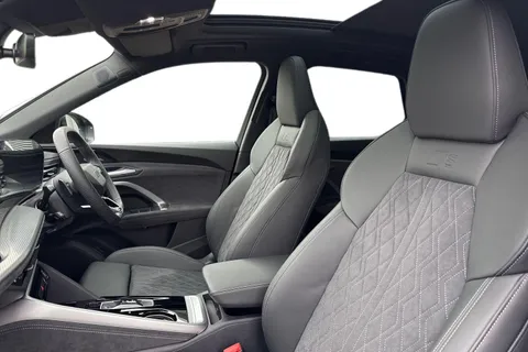  Audi Q5 2.0 TDI Edition 1 S Tronic quattro Euro 6 (s/s) 5dr Thumbnail #16