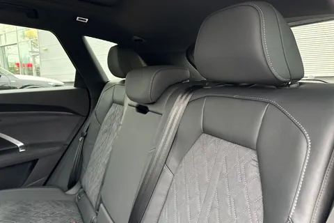  Audi Q5 2.0 TDI Edition 1 S Tronic quattro Euro 6 (s/s) 5dr Thumbnail #19