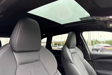  Audi Q5 2.0 TDI Edition 1 S Tronic quattro Euro 6 (s/s) 5dr Thumbnail #24