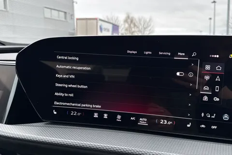  Audi Q5 2.0 TDI Edition 1 S Tronic quattro Euro 6 (s/s) 5dr Thumbnail #38