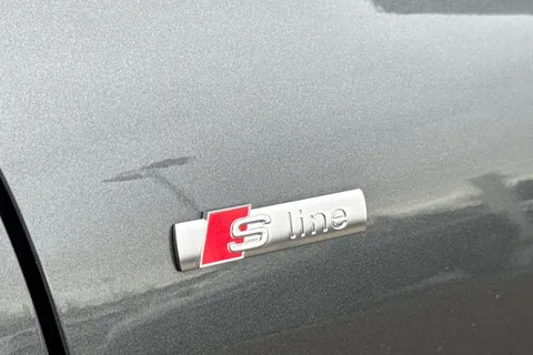  Audi Q5 2.0 TDI Edition 1 S Tronic quattro Euro 6 (s/s) 5dr Thumbnail #48