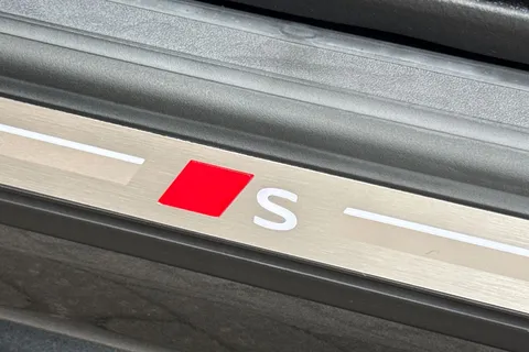  Audi Q5 2.0 TDI Edition 1 S Tronic quattro Euro 6 (s/s) 5dr Thumbnail #53