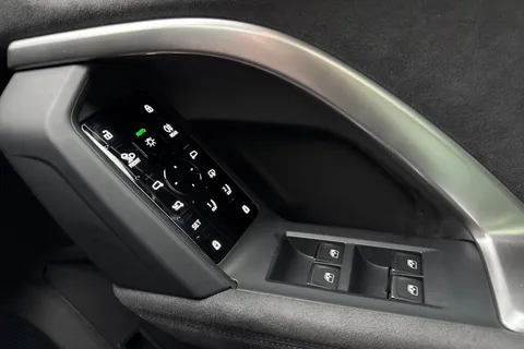  Audi Q5 2.0 TDI Edition 1 S Tronic quattro Euro 6 (s/s) 5dr Thumbnail #56