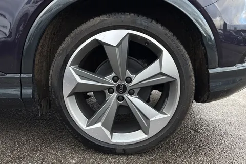 12 of 46 for Audi Q4 e-tron Q4 Black Edition 40 e-tron 150,00 kW