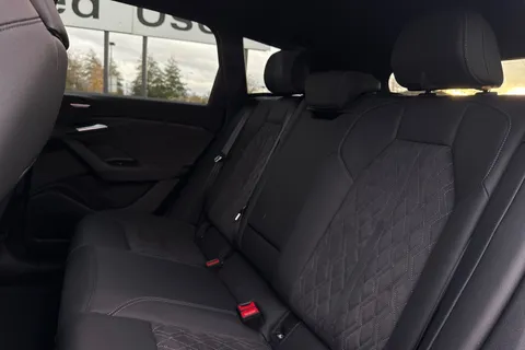 KR74UDT Audi Q6 E-Tron Q6 SUV Edition 1 e-tron quattro 285,00 kW Thumbnail #15